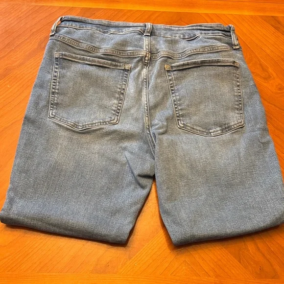 Old Navy Women's High-Rise O.G. Straight Secret Smooth Pockets - Picture 3 of 6